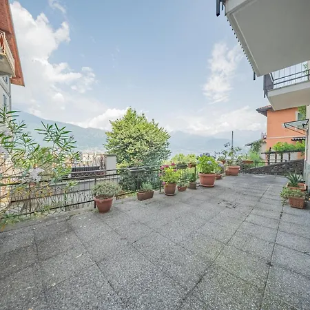 Holiday home Lake-view Apartment, 1 Min Walk From The Dervio