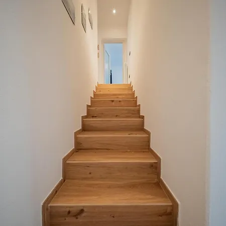 Lake-view Apartment, 1 Min Walk From The Holiday home *