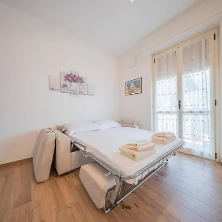 Vakantiehuis Castelaus, View, 1 Min Walk From The Dervio