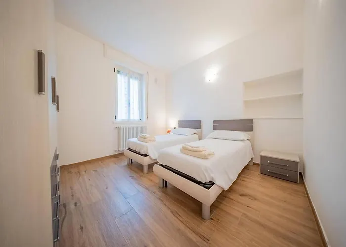 Castelaus, View, Ac, 1 Min Walk From The *