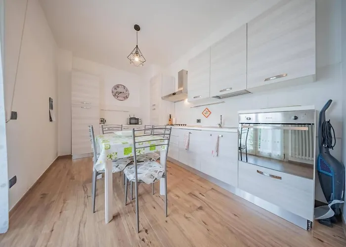 Castelaus, View, Ac, 1 Min Walk From The 別荘