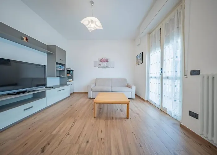 Castelaus, View, Ac, 1 Min Walk From The 別荘
