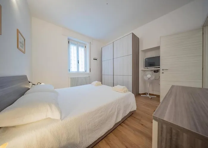 Castelaus, View, Ac, 1 Min Walk From The 別荘