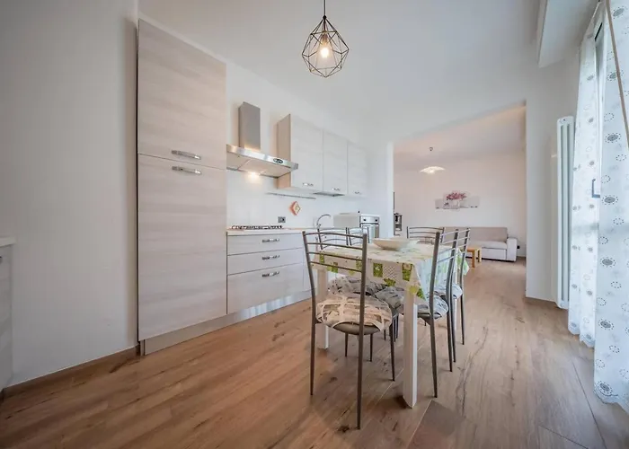 Castelaus, View, Ac, 1 Min Walk From The 別荘
